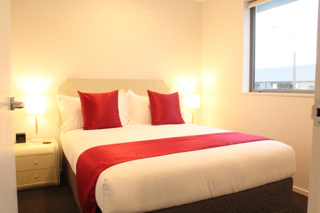 Bealey Plaza Motel Christchurch Eksteriør billede A bed with a bed runner