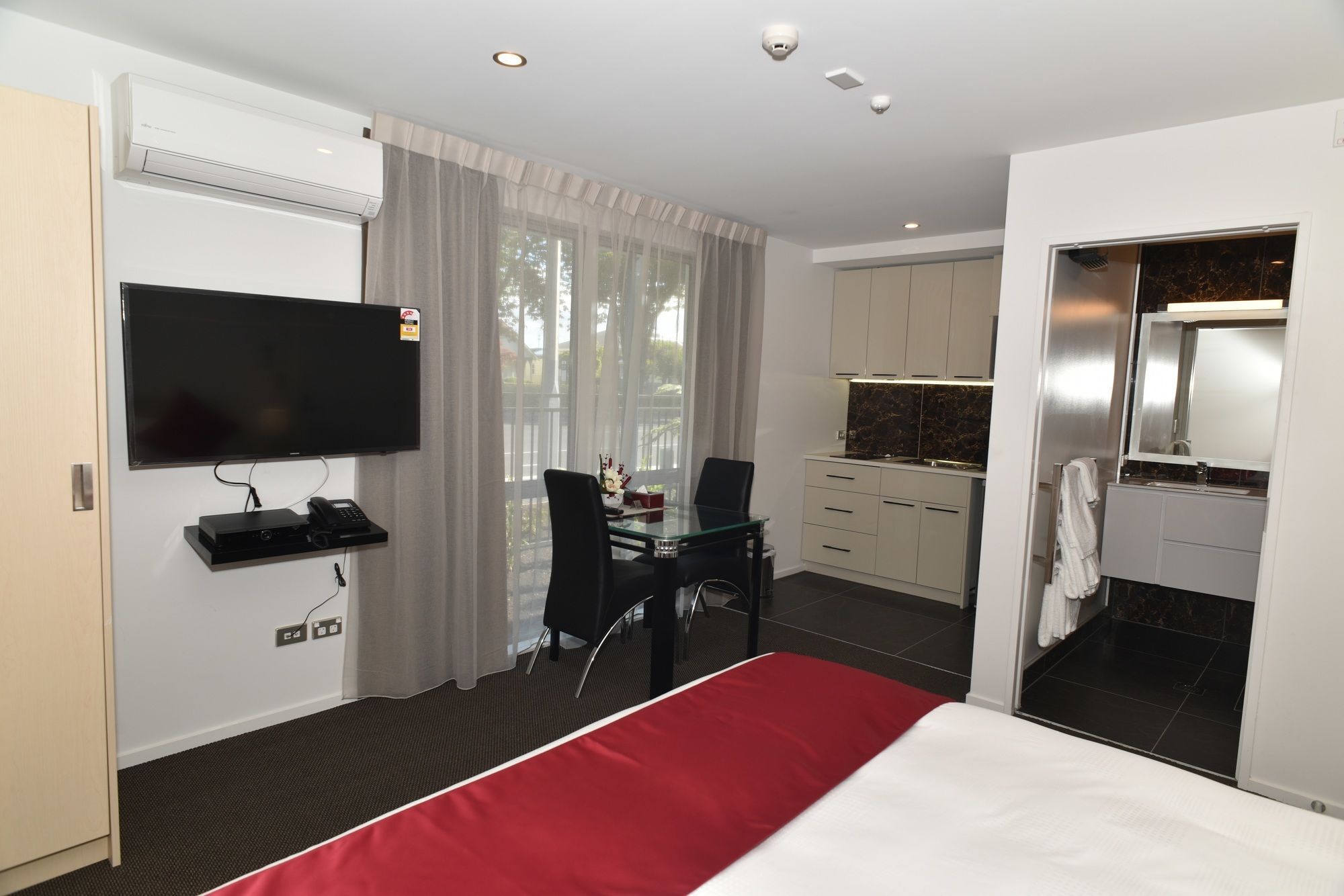 Bealey Plaza Motel Christchurch Eksteriør billede A typical studio apartment