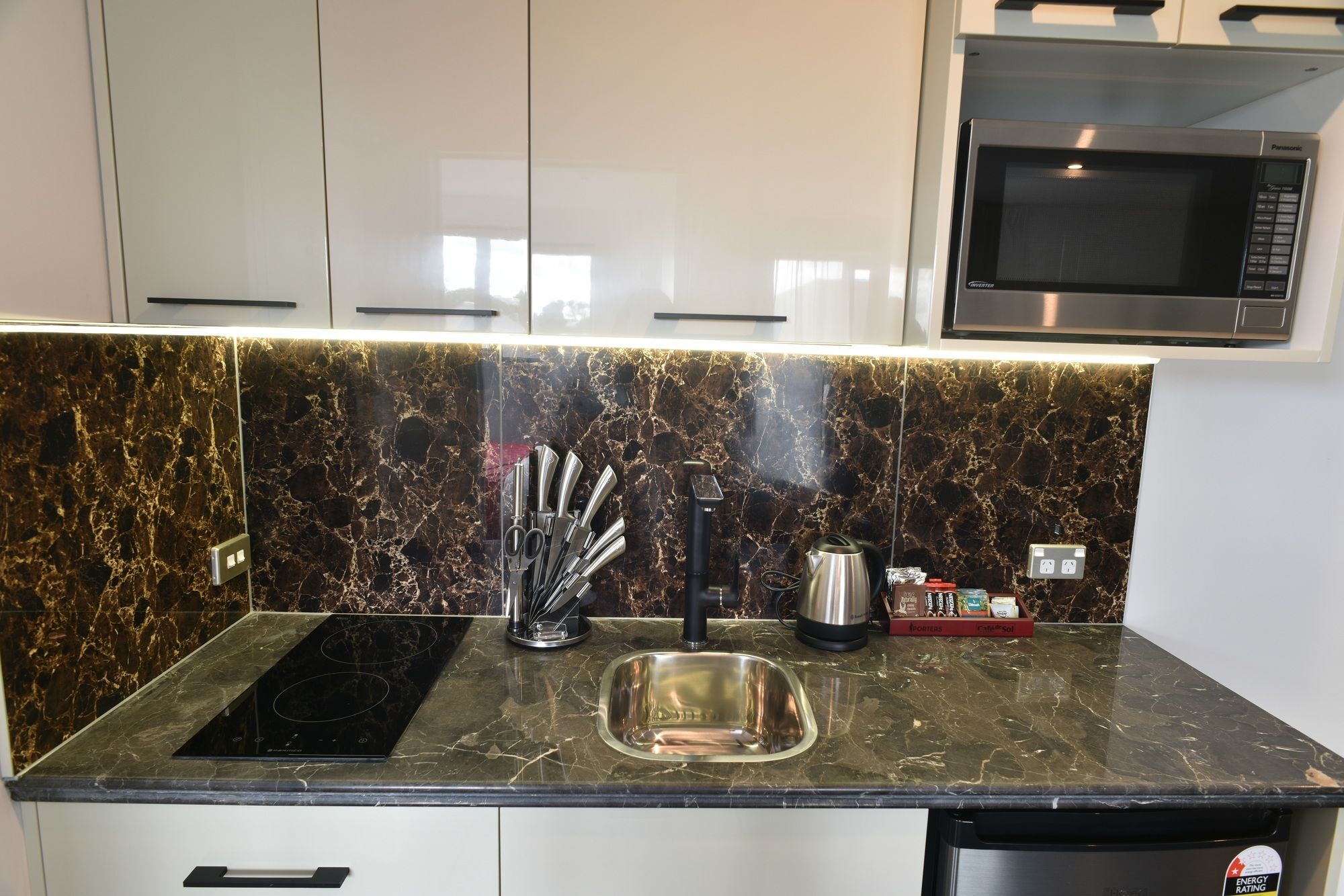 Bealey Plaza Motel Christchurch Eksteriør billede A kitchen in a serviced apartment