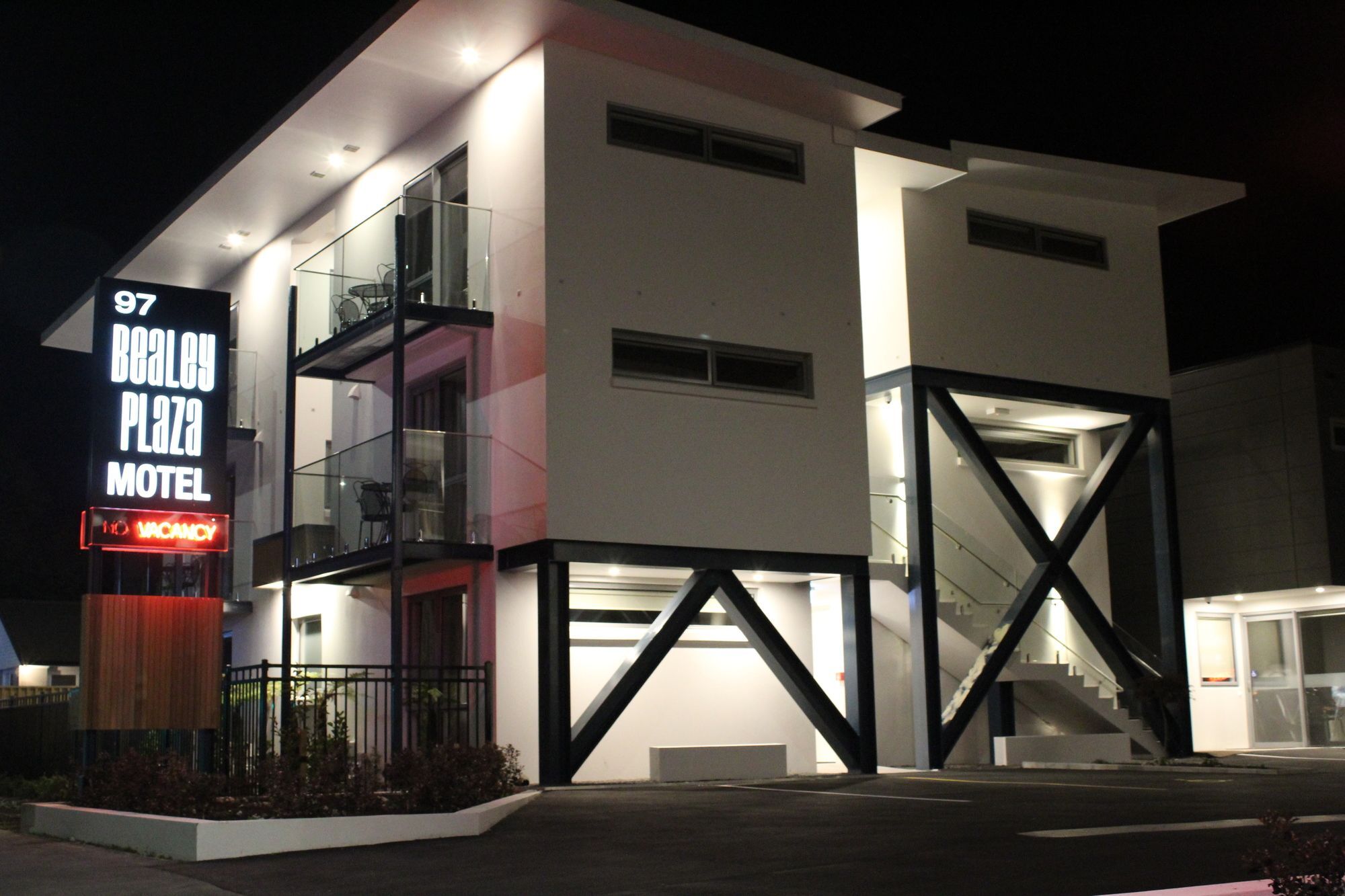 Bealey Plaza Motel Christchurch Eksteriør billede The Beacon Plaza Motel at night