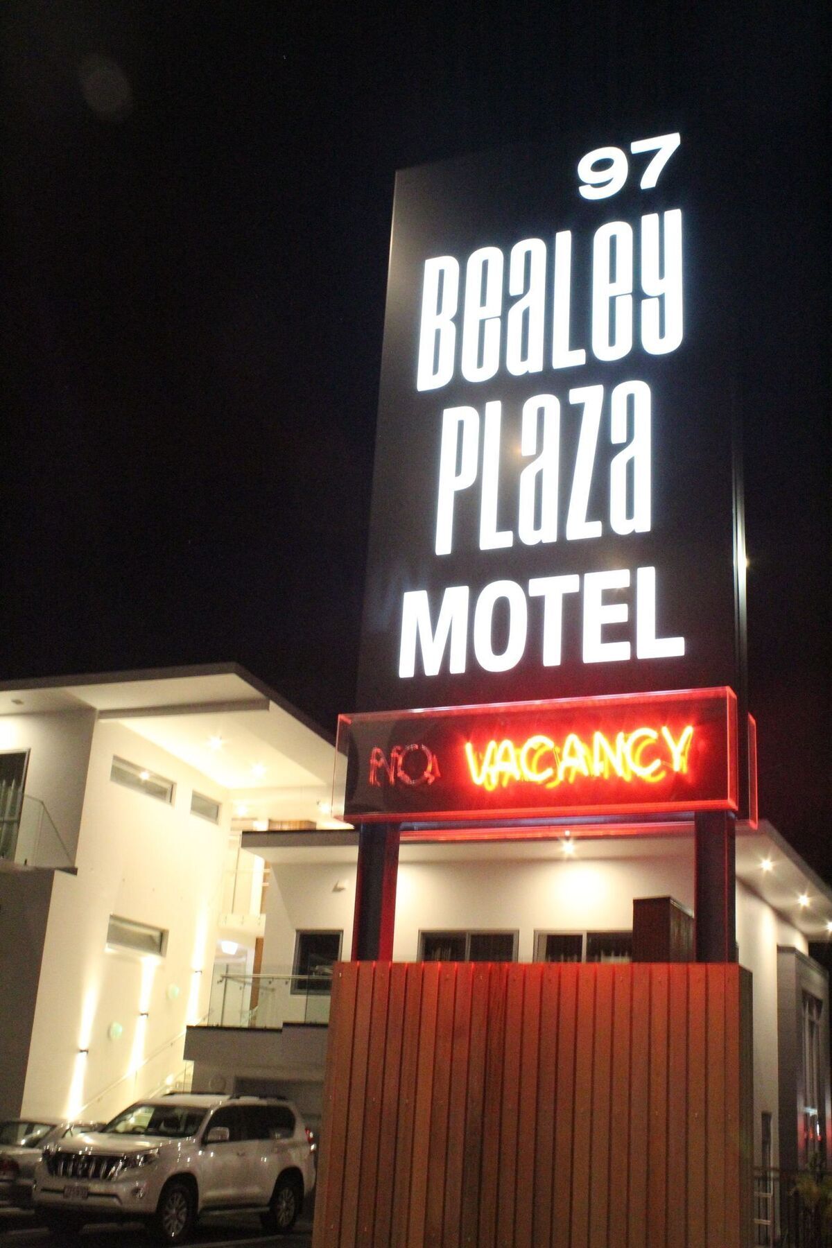 Bealey Plaza Motel Christchurch Eksteriør billede The sign at the front of the motel
