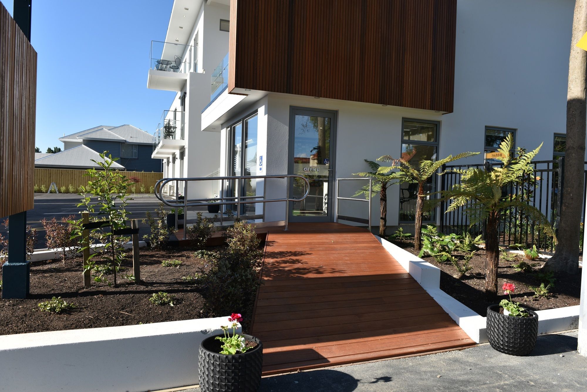Bealey Plaza Motel Christchurch Eksteriør billede A modern house in the suburb of St Johns